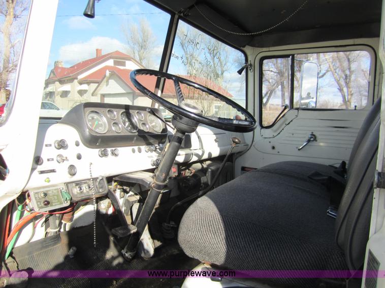 image for item 3312 1986 Ford C8000 pumper firetruck