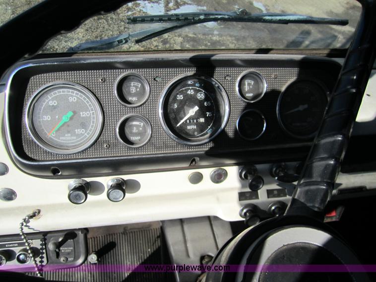 image for item 3312 1986 Ford C8000 pumper firetruck