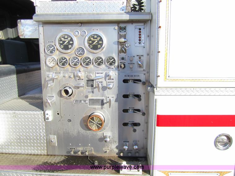 image for item 3312 1986 Ford C8000 pumper firetruck