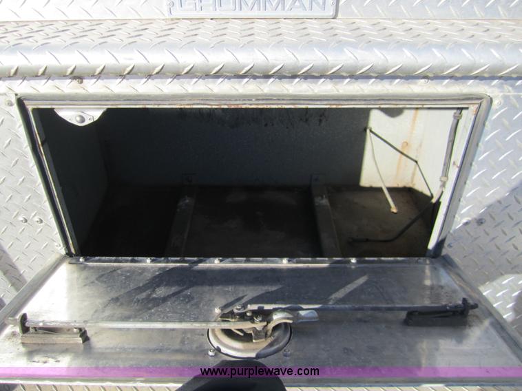 image for item 3312 1986 Ford C8000 pumper firetruck