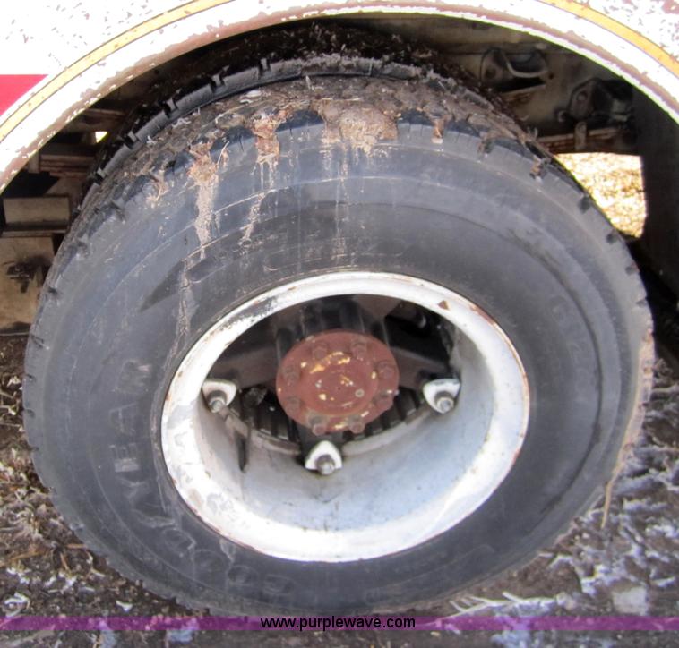 image for item 3312 1986 Ford C8000 pumper firetruck