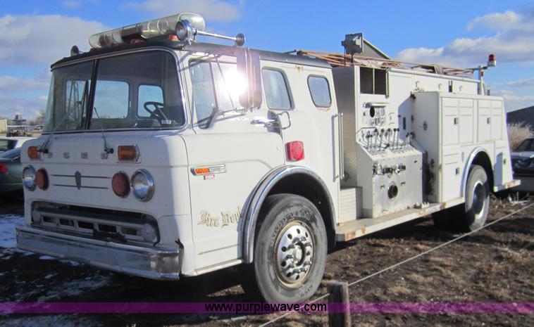 image for item 3313 1983 Ford C8000 pumper firetruck