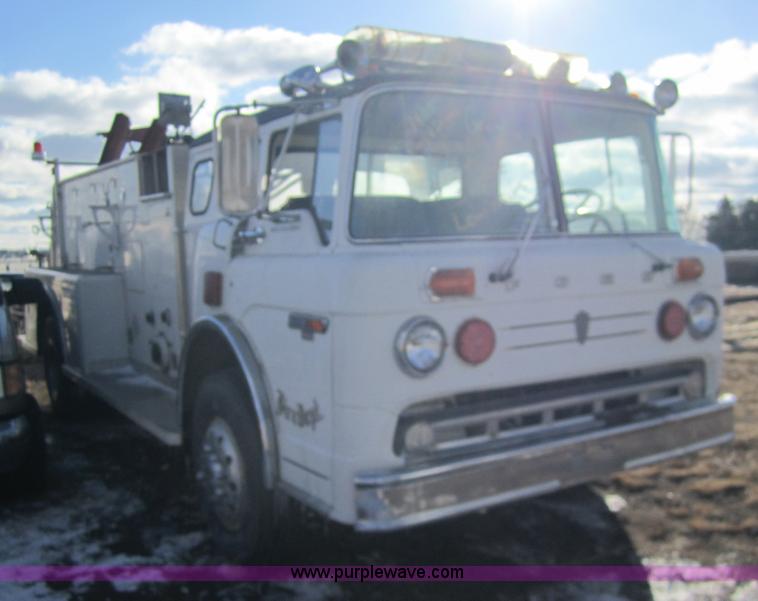 image for item 3313 1983 Ford C8000 pumper firetruck