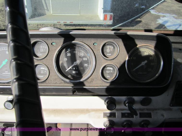 image for item 3313 1983 Ford C8000 pumper firetruck