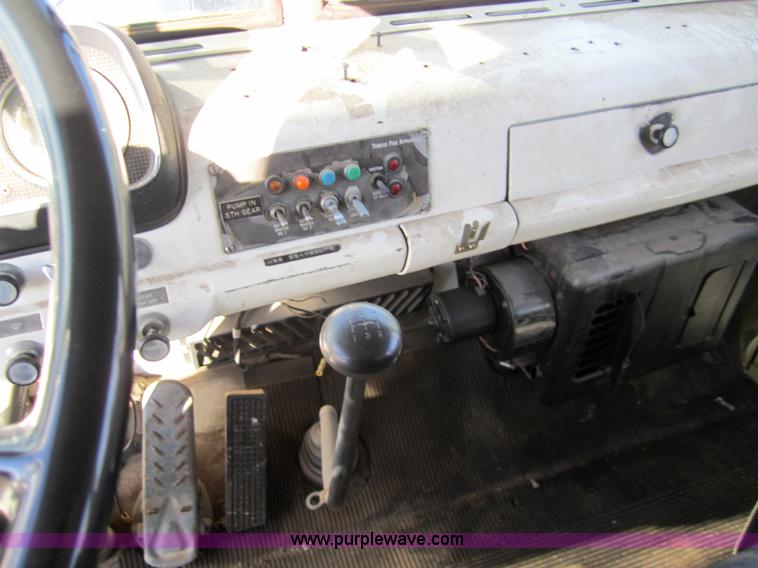 image for item 3313 1983 Ford C8000 pumper firetruck