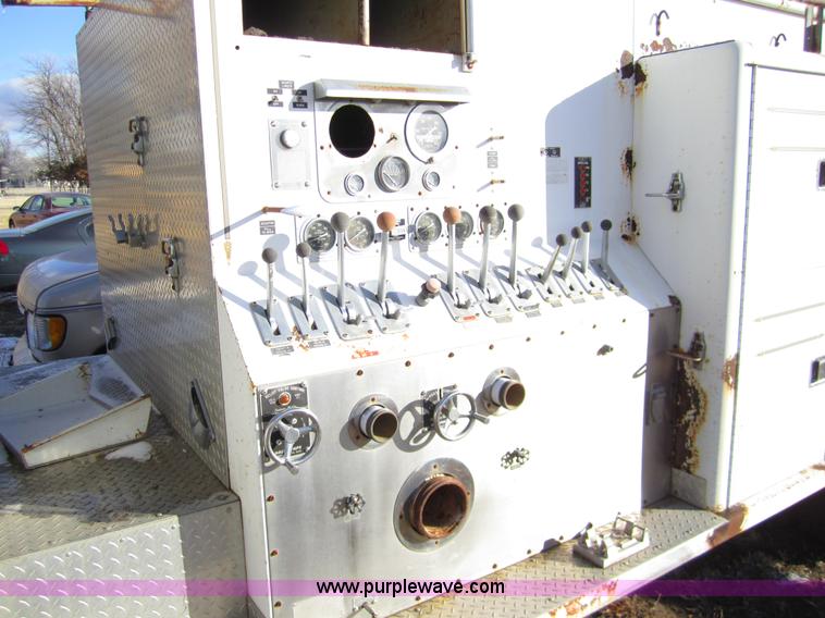 image for item 3313 1983 Ford C8000 pumper firetruck