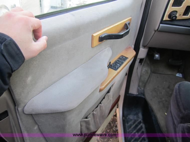 image for item 3314 1994 Ford E150 Econoline cargo van