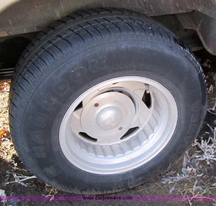 image for item 3314 1994 Ford E150 Econoline cargo van