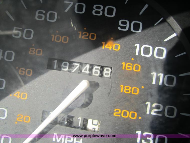 image for item 3316 1997 Saturn SL2