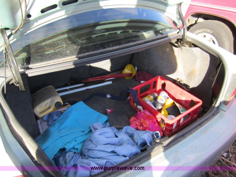 image for item 3316 1997 Saturn SL2