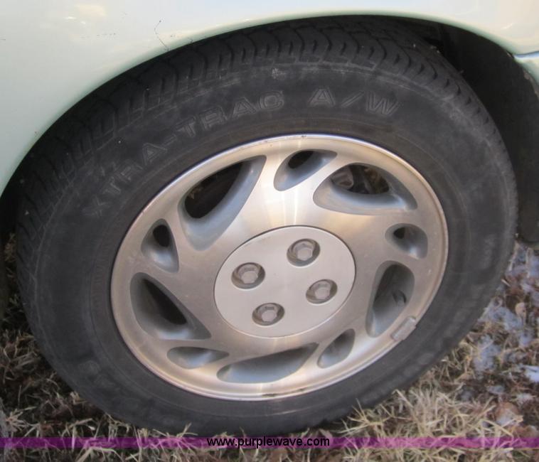 image for item 3316 1997 Saturn SL2