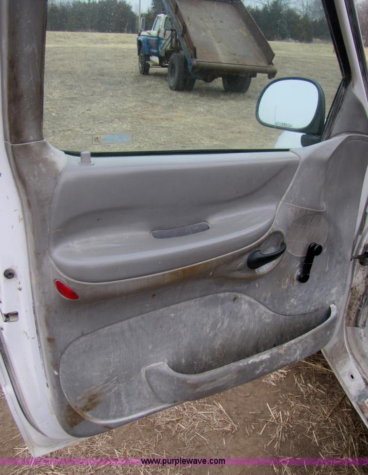 image for item 3582 1998 Ford F250 XL extended cab pickup truck