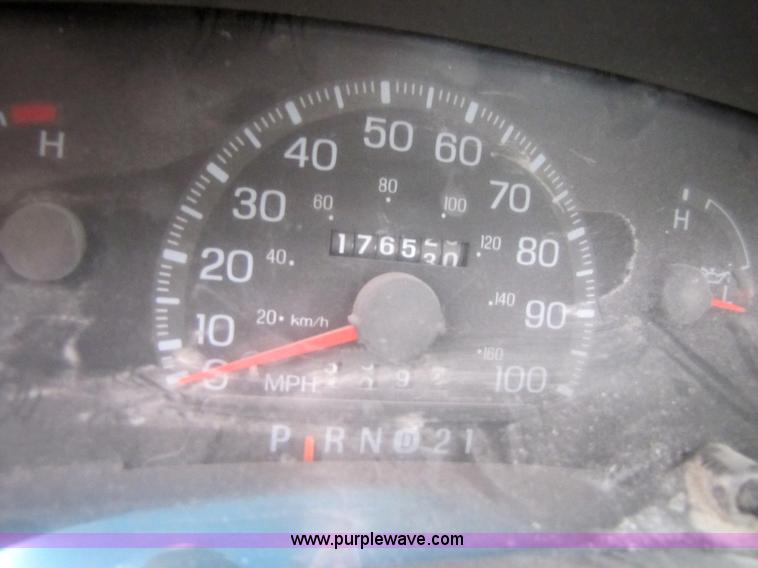 image for item 3582 1998 Ford F250 XL extended cab pickup truck