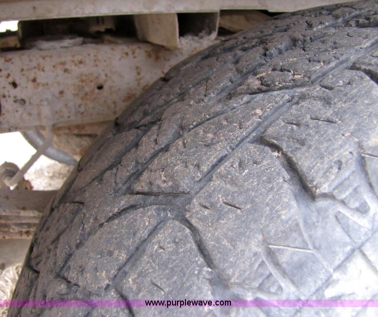 image for item 3582 1998 Ford F250 XL extended cab pickup truck