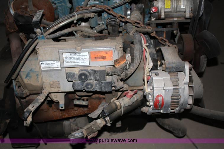 image for item 4756 2000 International B190 190hp diesel engine