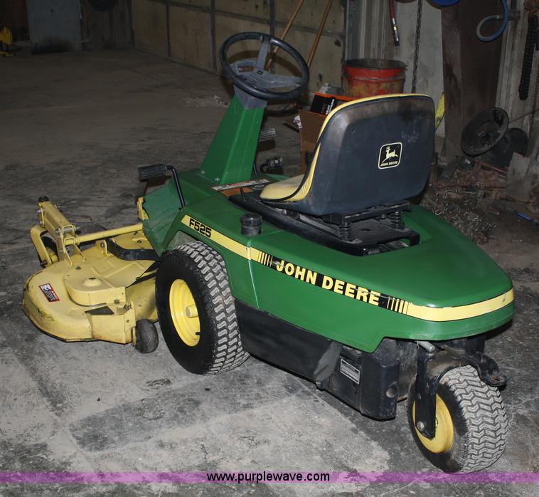 image for item 4778 1995 John Deere F525 lawn mower