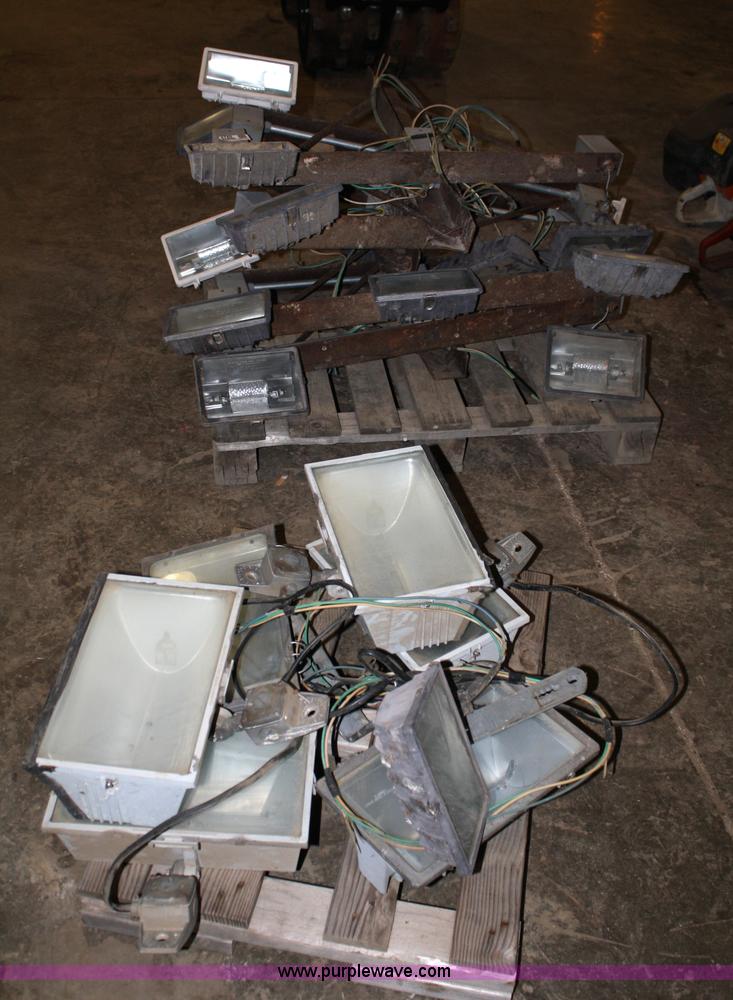 image for item 4780 (6) sets of halogen lights on mounting brackets