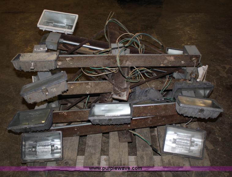 image for item 4780 (6) sets of halogen lights on mounting brackets