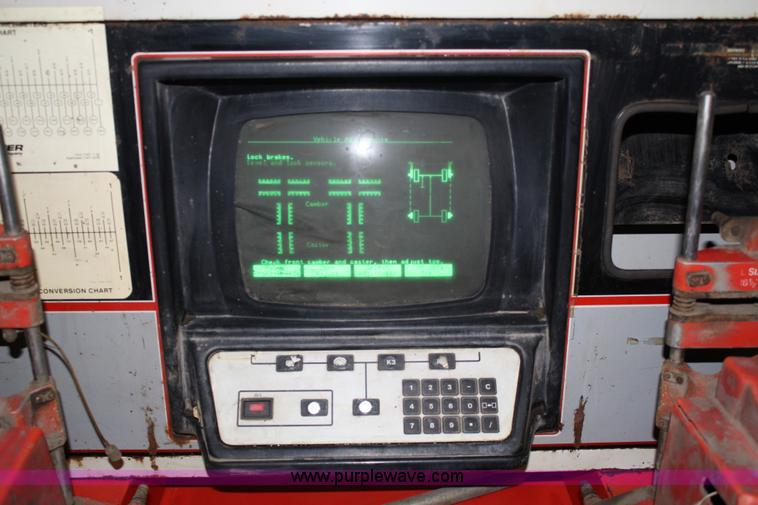 image for item 4802 Hunter wheel alignment machine