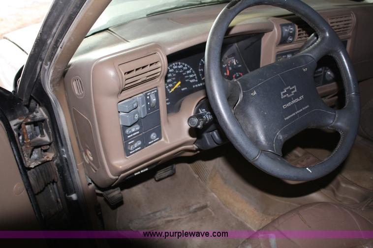 image for item 5023 1995 Chevrolet Blazer SUV