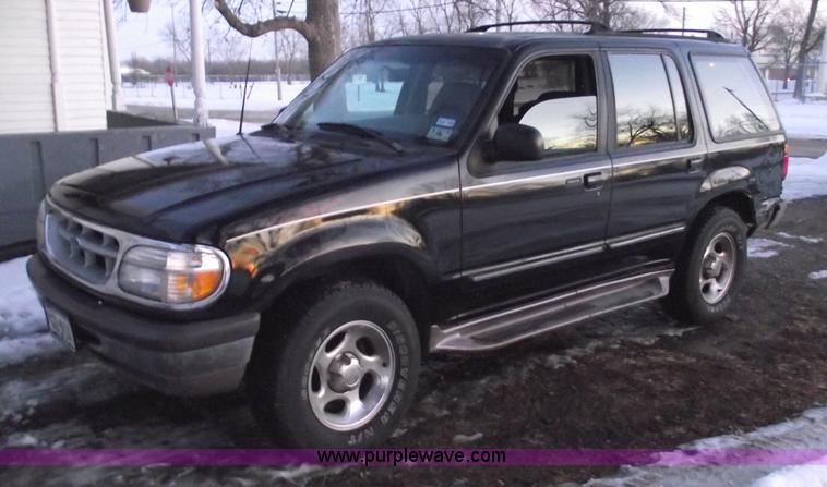 image for item 5370 1997 Ford Explorer XLT SUV