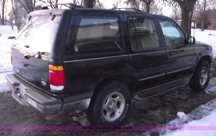 image for item 5370 1997 Ford Explorer XLT SUV