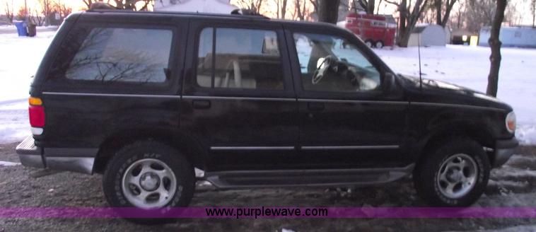 image for item 5370 1997 Ford Explorer XLT SUV
