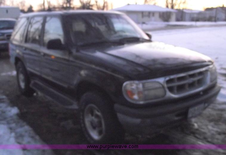 image for item 5370 1997 Ford Explorer XLT SUV