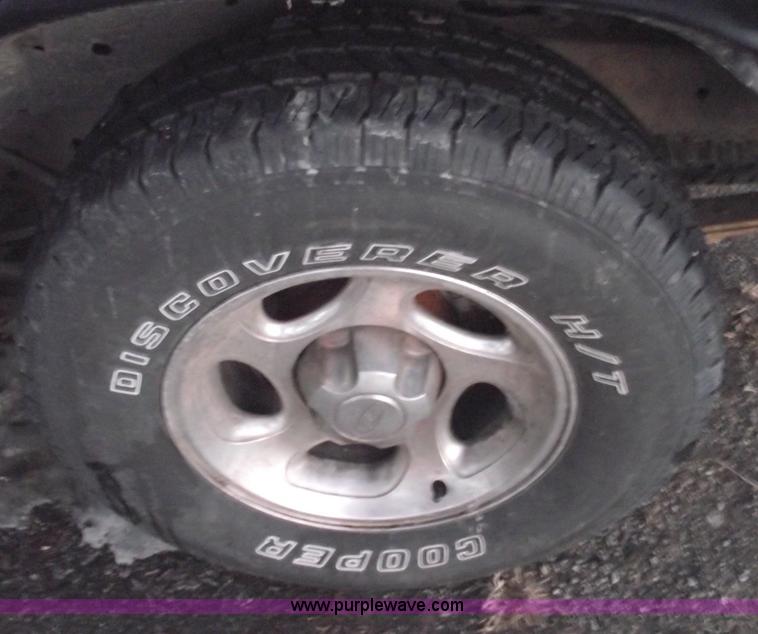 image for item 5370 1997 Ford Explorer XLT SUV