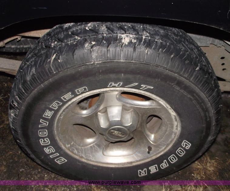 image for item 5370 1997 Ford Explorer XLT SUV