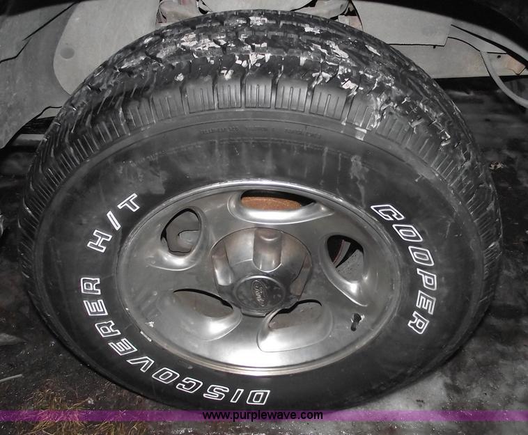 image for item 5370 1997 Ford Explorer XLT SUV