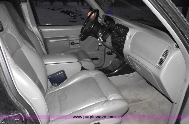 image for item 5370 1997 Ford Explorer XLT SUV