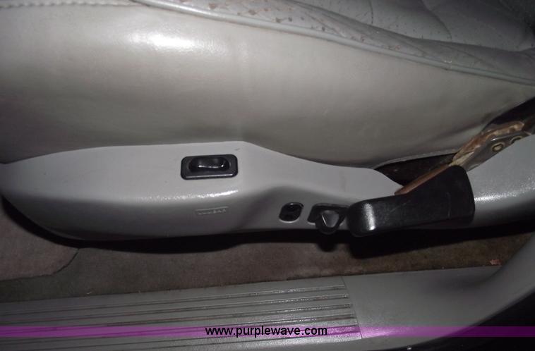 image for item 5370 1997 Ford Explorer XLT SUV