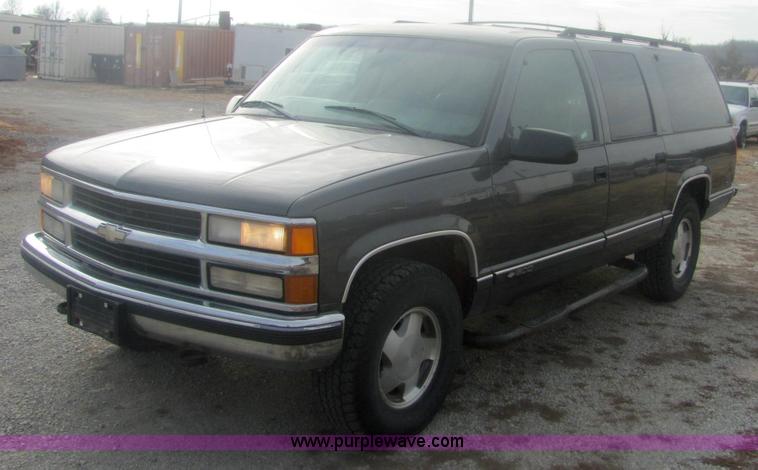 image for item 6825 1999 Chevrolet Suburban K1500 LT SUV