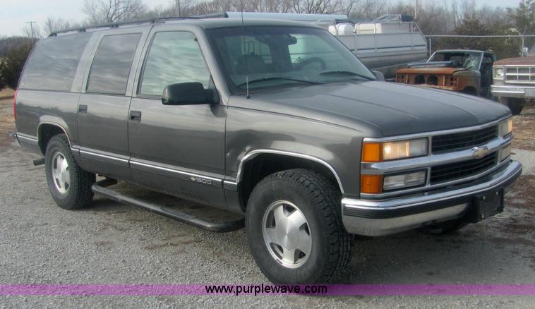 image for item 6825 1999 Chevrolet Suburban K1500 LT SUV