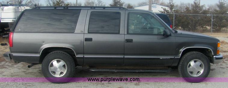 image for item 6825 1999 Chevrolet Suburban K1500 LT SUV
