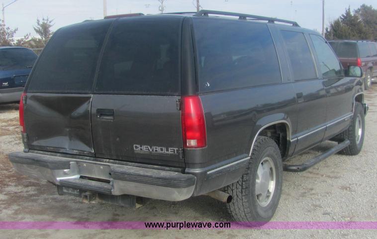 image for item 6825 1999 Chevrolet Suburban K1500 LT SUV