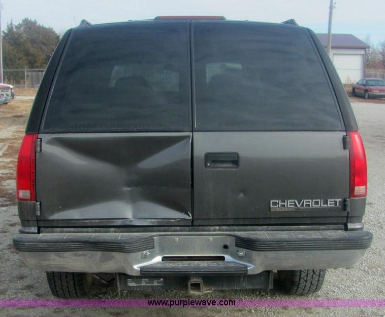 image for item 6825 1999 Chevrolet Suburban K1500 LT SUV