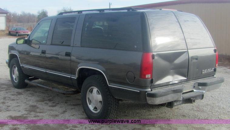 image for item 6825 1999 Chevrolet Suburban K1500 LT SUV