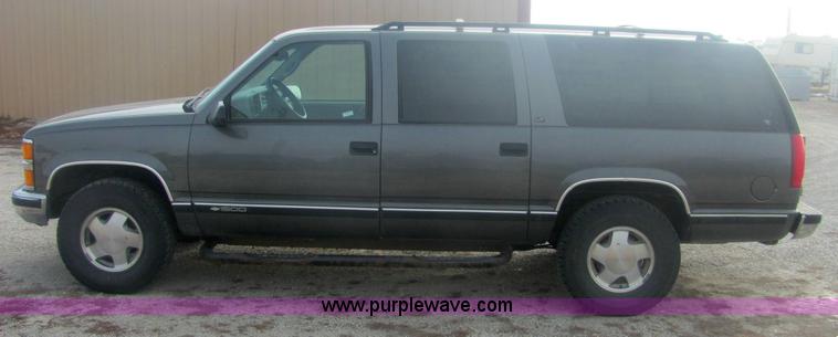 image for item 6825 1999 Chevrolet Suburban K1500 LT SUV