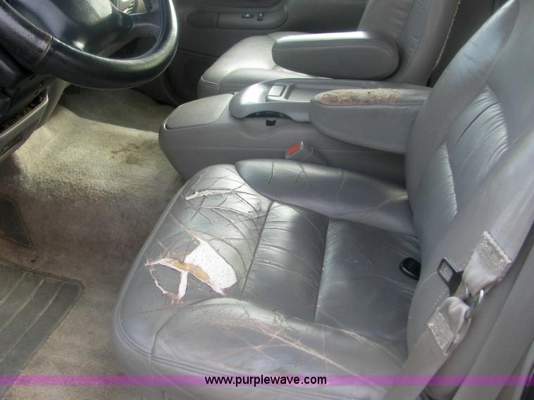 image for item 6825 1999 Chevrolet Suburban K1500 LT SUV