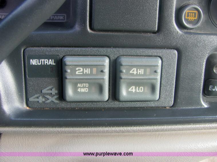 image for item 6825 1999 Chevrolet Suburban K1500 LT SUV