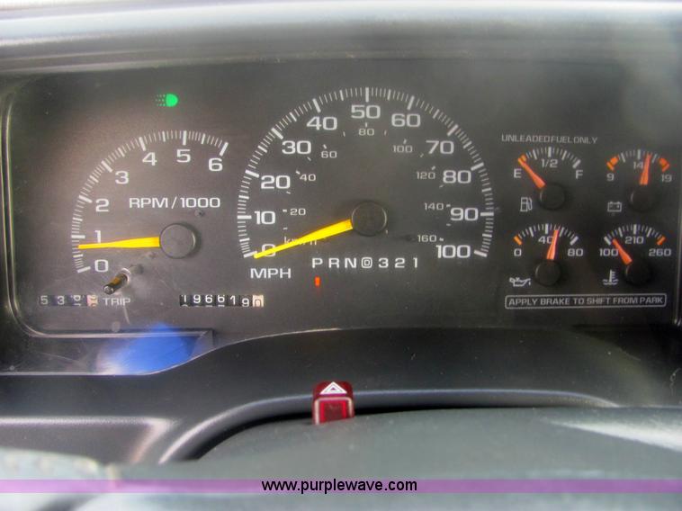 image for item 6825 1999 Chevrolet Suburban K1500 LT SUV