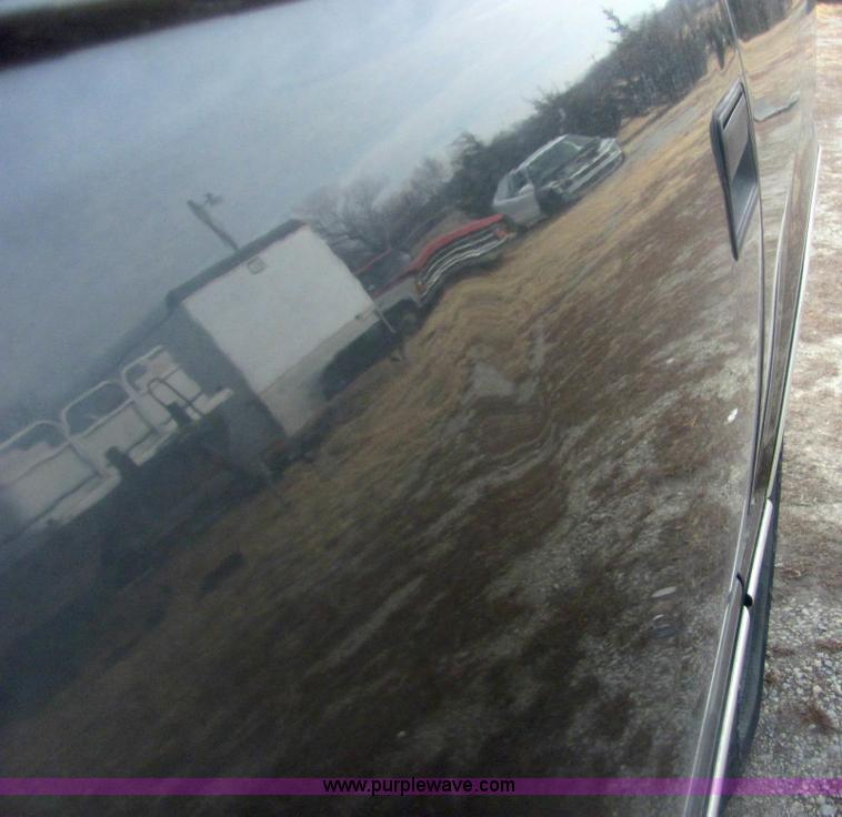 image for item 6825 1999 Chevrolet Suburban K1500 LT SUV