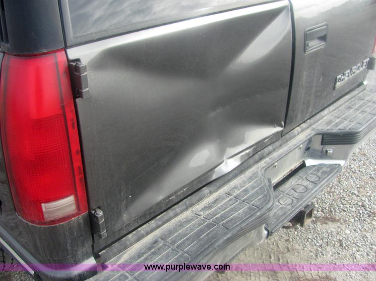 image for item 6825 1999 Chevrolet Suburban K1500 LT SUV