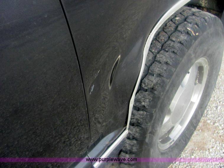 image for item 6825 1999 Chevrolet Suburban K1500 LT SUV