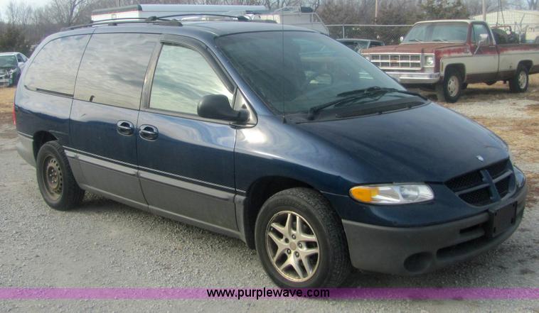image for item 6826 2000 Dodge Grand Caravan LE mini van