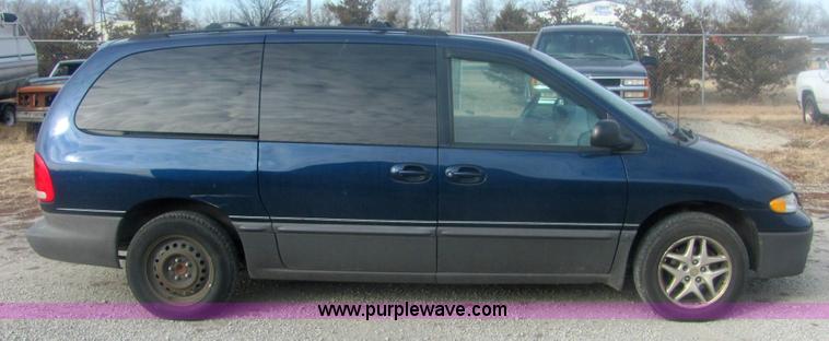 image for item 6826 2000 Dodge Grand Caravan LE mini van