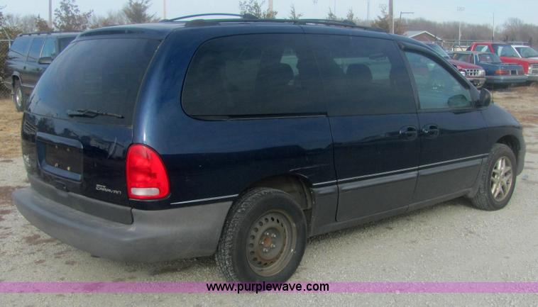 image for item 6826 2000 Dodge Grand Caravan LE mini van