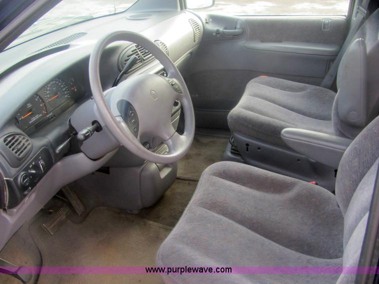 image for item 6826 2000 Dodge Grand Caravan LE mini van